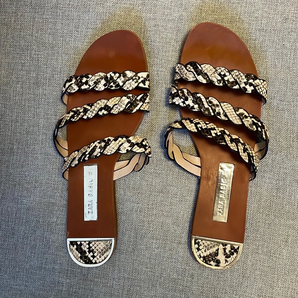 ZARA Printed slides. Size 38.
